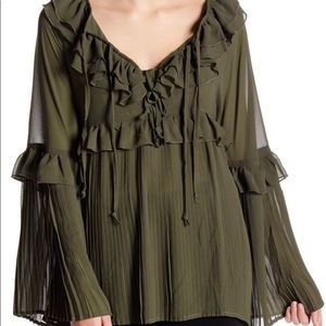 ✨JUST IN✨Romeo & Juliet Couture Lace Up Shirt